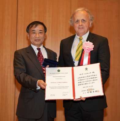 Dieter Schlüter receives the International Award of the Society of Polymer Science Japan 